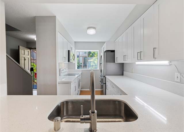 Property at 98-941 Moanalua Rd #403, Aiea, HI 96701, 2 beds, 2 baths