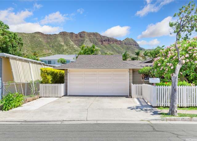 Property at 3115 Kaunaoa St, Honolulu, HI 96815, 3 beds, 3 baths
