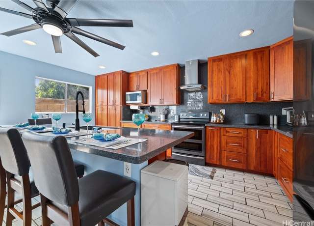 Property at 94-1420 Kahuli St, Waipahu, HI 96797, 3 beds, 2 baths