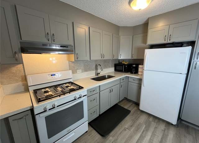 Property at 3003 Ala Napuaa Pl #311, Honolulu, HI 96818, 2 beds, 1 bath