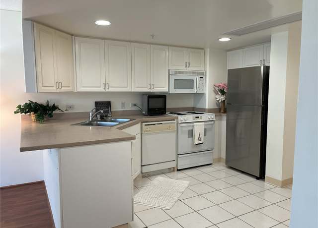 Property at 1314 Kalakaua Ave #706, Honolulu, HI 96826, 2 beds, 1 bath