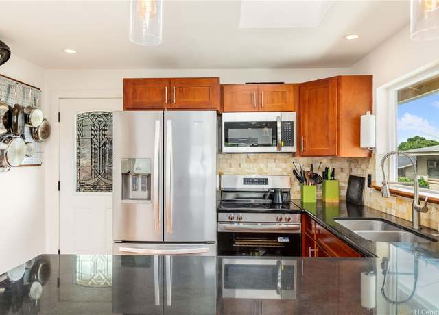 Property at 2123 10th Ave Unit C, Honolulu, HI 96816, 3 beds, 2.5 baths