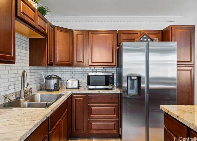 Property at 613 Kalakaua St, Wailuku, HI 96793, 4 beds, 2 baths