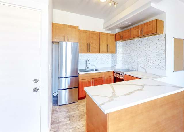 Property at 1096 S Beretania St #301, Honolulu, HI 96814, 2 beds, 1 bath