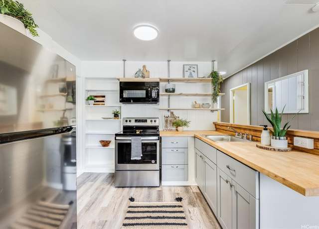 Property at 2127 California Ave Unit B, Wahiawa, HI 96786, 3 beds, 1 bath
