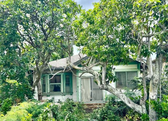 Property at 1523 Leilani St, Honolulu, HI 96819, 5 beds, 1 bath