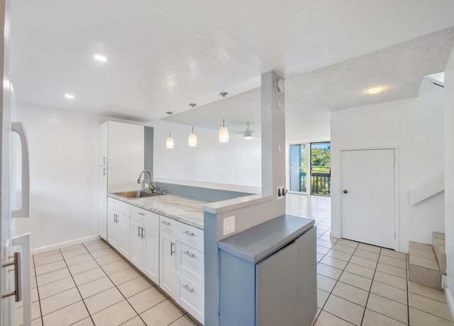 Property at 98-340 Koauka Loop #118, Aiea, HI 96701, 3 beds, 2 baths