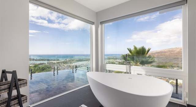 Photo of 880 Kaahue St, Honolulu, HI 96825