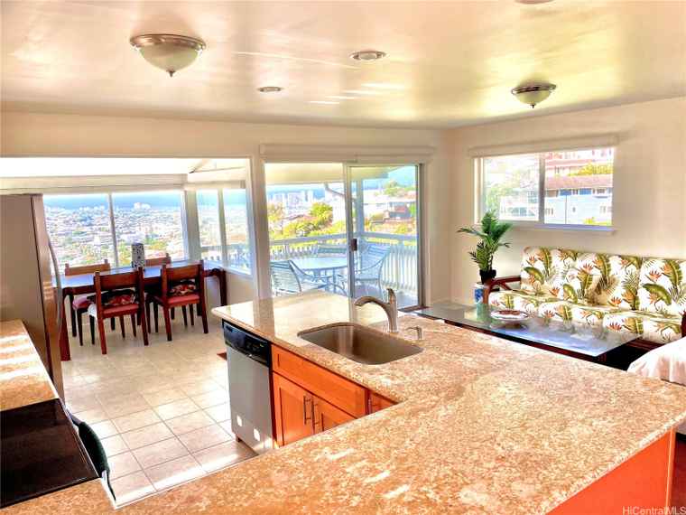 Photo of 3901 Maunahilu Pl Honolulu, HI 96816