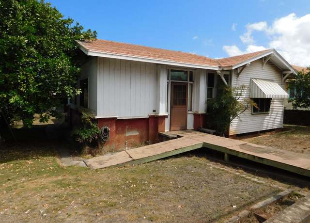 Property at 128 Mission St, Wailuku, HI 96793, 3 beds, 1.5 baths