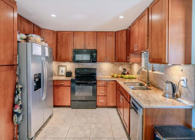Property at 533 Pili Loko St, Paia, HI 96779, 3 beds, 2 baths