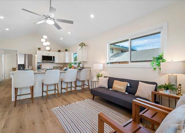 Property at 1590 Ono St, Wailuku, HI 96793, 5 beds, 3 baths