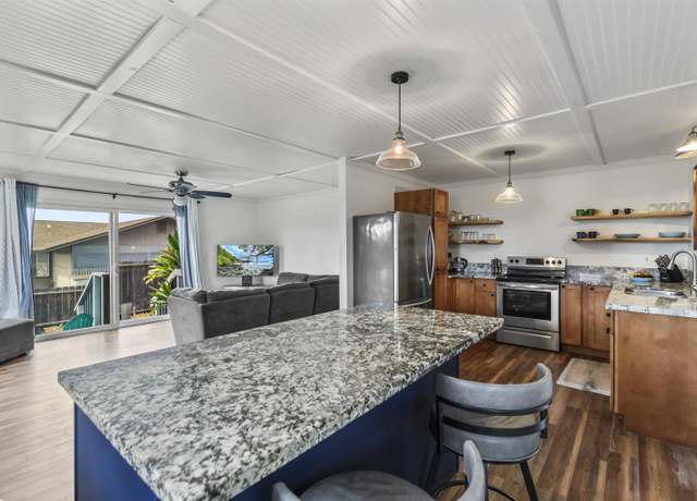 Property at 573 Pili Loko St, Paia, HI 96779, 3 beds, 1.5 baths