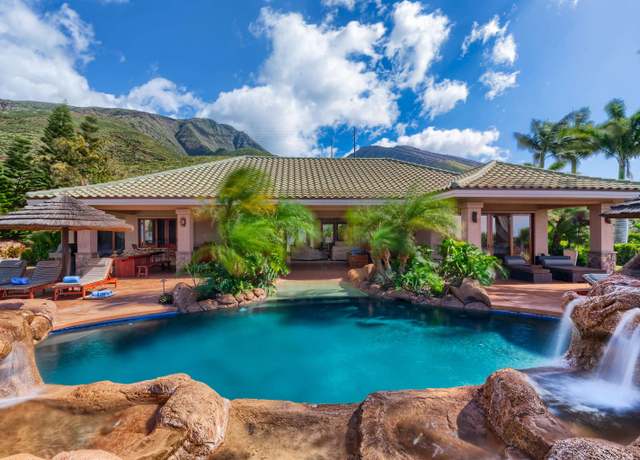 Property at 972 Kai Hele Ku St Unit A, Lahaina, HI 96761, 4 beds, 4.5 baths