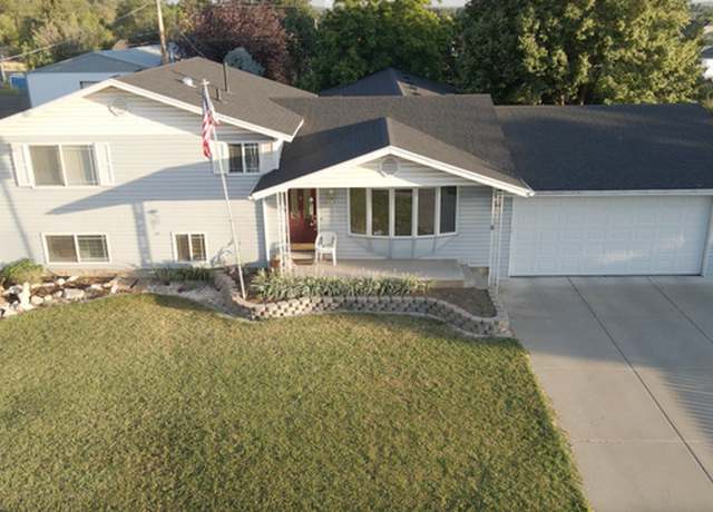 Property at 327 E 1000 N, Harrisville, UT 84404, 5 beds, 3 baths