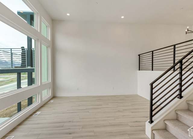 Property at 556 N Innovator Dr E #158, Farmington, UT 84025, 3 beds, 2.5 baths