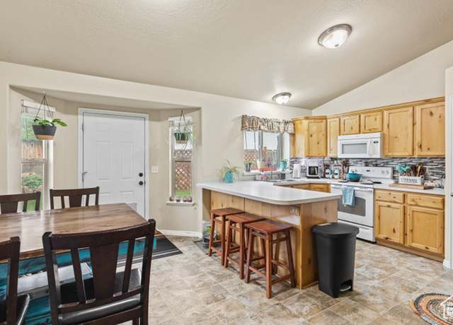 Property at 78 N Peach St E, Santaquin, UT 84655, 5 beds, 2 baths