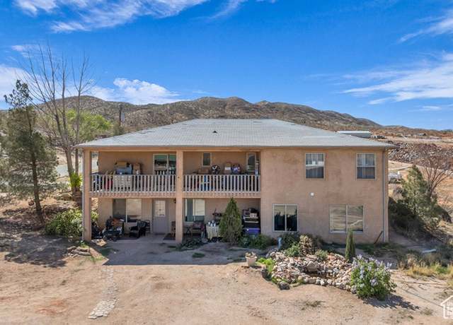 Property at 1112 S Granada Royale, Washington, UT 84780, 5 beds, 3 baths