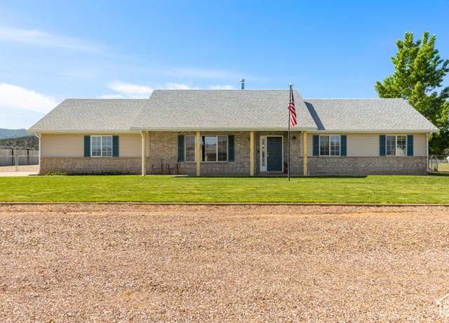 Property at 714 E 200 S, Enterprise, UT 84725, 3 beds, 2.5 baths