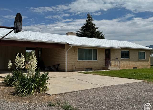 Property at 425 E 100 S, Mt Pleasant, UT 84647, 4 beds, 2 baths
