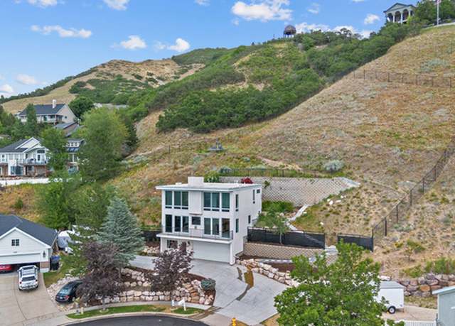 Property at 3931 S Huntington Cir, Bountiful, UT 84010, 3 beds, 3.5 baths