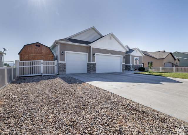 Property at 933 S 250 W, Vernal, UT 84078, 3 beds, 2.5 baths