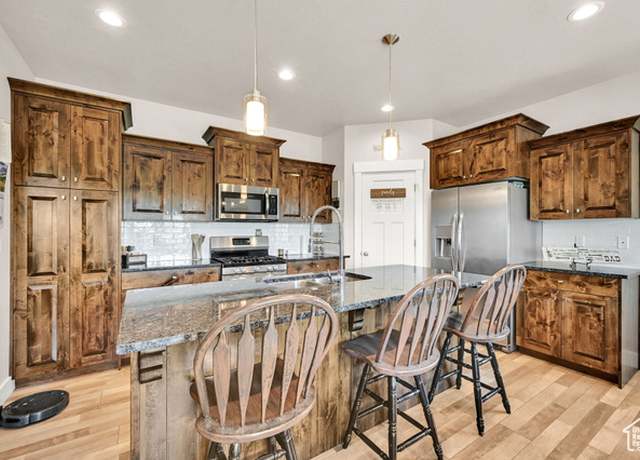 Property at 2515 W 3375 S, West Haven, UT 84401, 5 beds, 3 baths