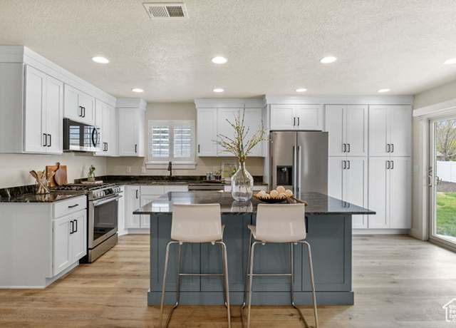 Property at 9809 S Jordan Ridge Cir S, South Jordan, UT 84095, 5 beds, 3 baths