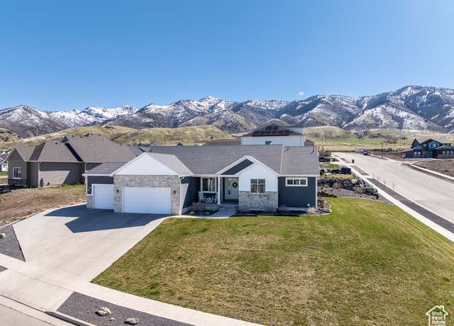 Property at 16 N 1000 E, Hyde Park, UT 84318, 6 beds, 3 baths