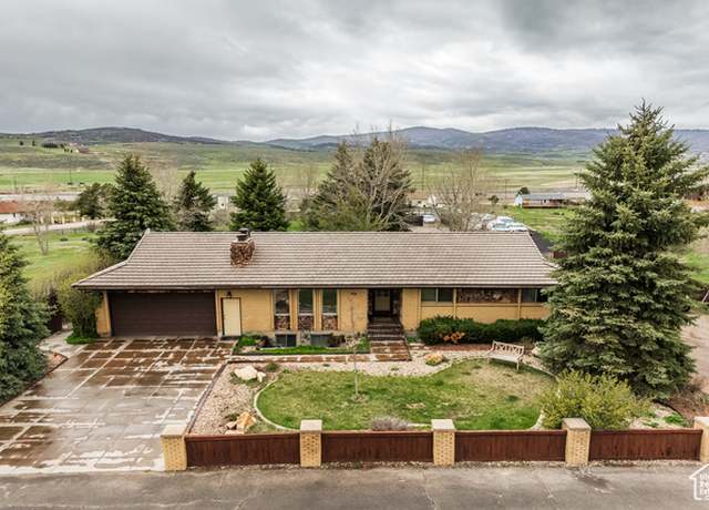 Property at 125 E Countryside Cir, Park City, UT 84098, 3 beds, 3 baths