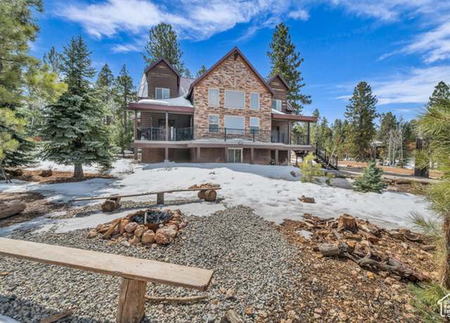 Property at 1380 E Lost Creek Rd, Duck Creek Village, UT 84762, 5 beds, 4.5 baths