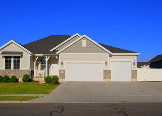 Property at 2444 N Stanley Crane Dr, Clinton, UT 84015, 6 beds, 3 baths