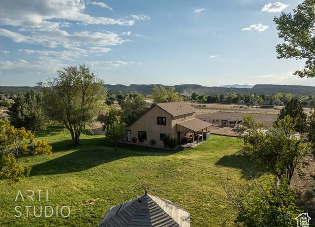 Property at 825 N Horsemans Dr, Dammeron Valley, UT 84783, 3 beds, 2 baths