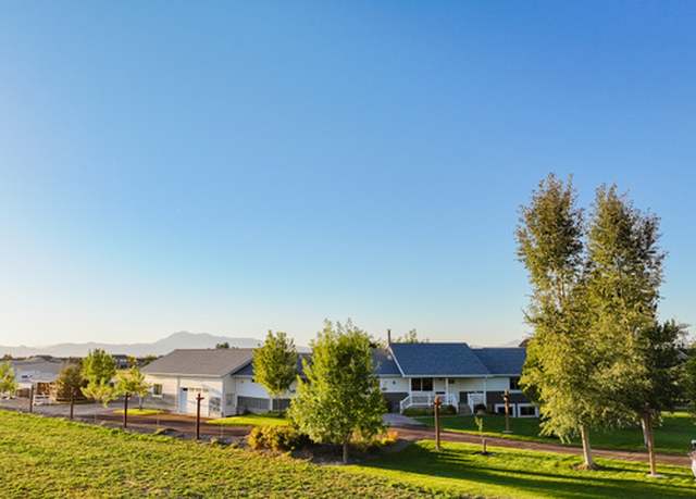 Property at 691 S 50 E, Hyde Park, UT 84318, 5 beds, 3.5 baths