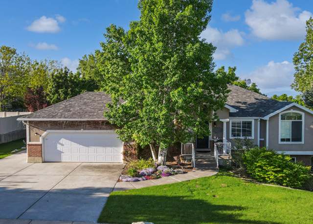 Property at 860 E 300 S, Smithfield, UT 84335, 4 beds, 3 baths