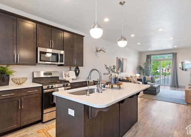 Property at 1940 S 200 W #11, Bountiful, UT 84010, 2 beds, 2.5 baths