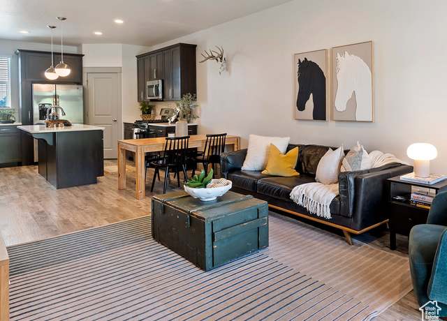 Property at 1940 S 200 W #11, Bountiful, UT 84010, 2 beds, 2.5 baths