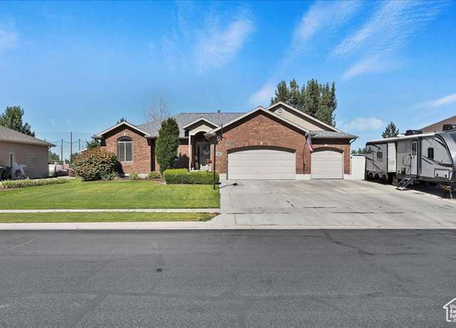 Property at 3585 N 2550 W, Farr West, UT 84404, 5 beds, 2 baths