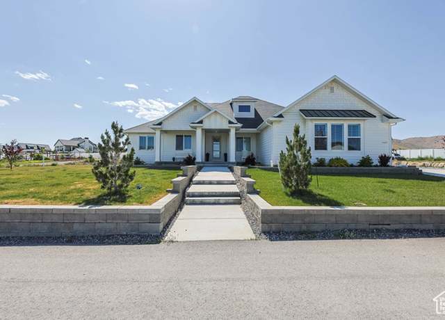Property at 9447 N Arrowhead Dr, Eagle Mountain, UT 84005, 7 beds, 3.5 baths