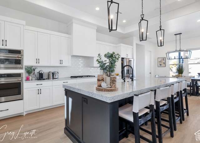Property at 101 N Black Canyon Ave, Washington, UT 84780, 4 beds, 4.5 baths