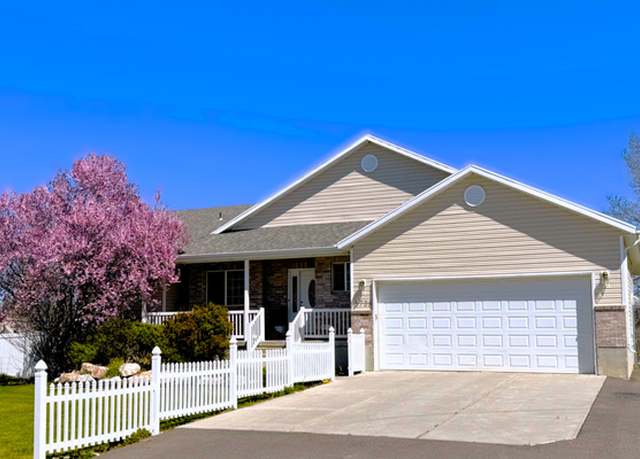 Property at 5738 S 6950 W, Hooper, UT 84315, 4 beds, 3.5 baths