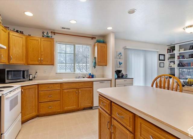 Property at 1031 E Sara Ln, Ogden, UT 84404, 3 beds, 2.5 baths