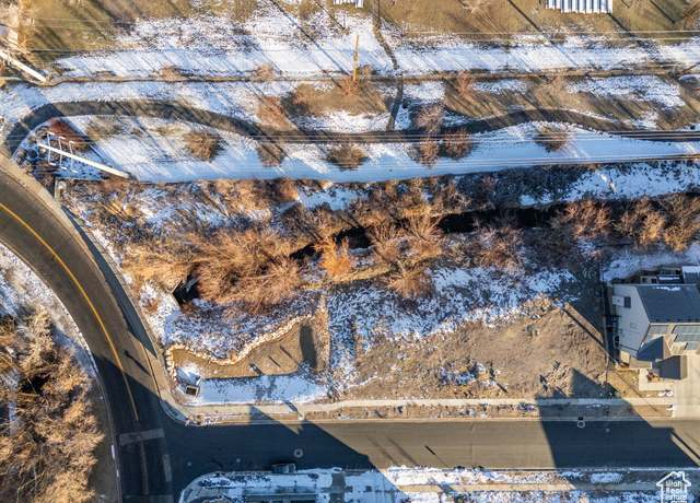 Property at 370 W Pioneer Ln, Farmington, UT 84025
