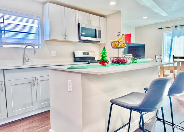 Property at 274 W Eastgate Dr, Sandy, UT 84070, 2 beds, 1 bath