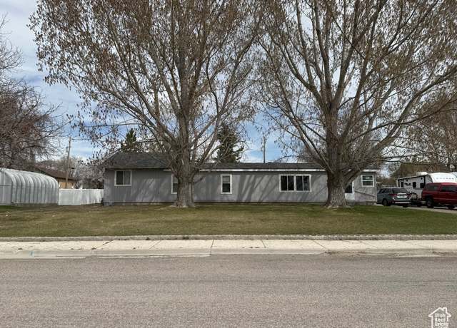 Property at 235 S Oregon Trl, American Falls, ID 83211, 3 beds, 2 baths