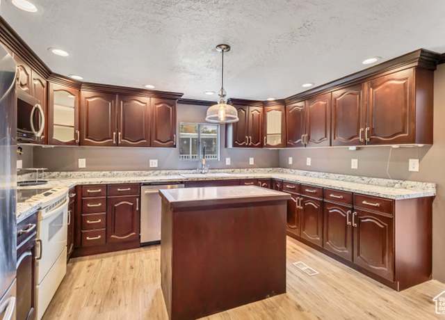 Property at 935 E Highway 193 Trlr 188 N, Layton, UT 84040, 2 beds, 2 baths
