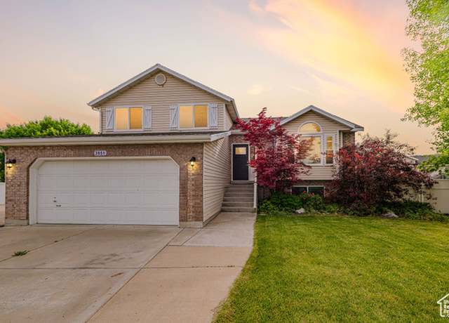Property at 3951 W Baltimore Cir S, Syracuse, UT 84075, 5 beds, 3.5 baths