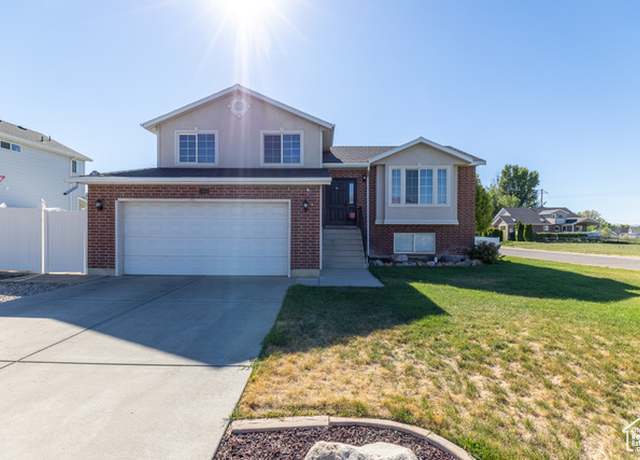 Property at 4603 S 3000 W, Roy, UT 84067, 3 beds, 2.5 baths