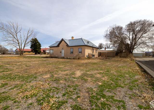 Property at 117 W 100 S, Vernal, UT 84078, 2 beds, 2 baths