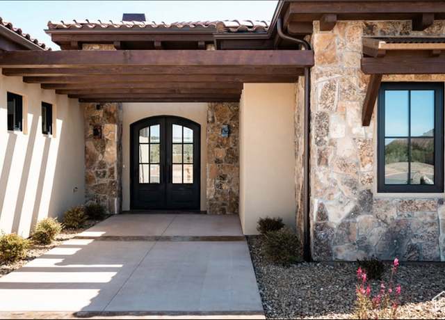 Property at 442 E Entrada Dr, Virgin, UT 84779, 4 beds, 3.5 baths